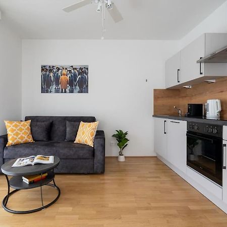 Elegant 1Br Flat With Balcony By Hm Apartment Viena Exterior foto